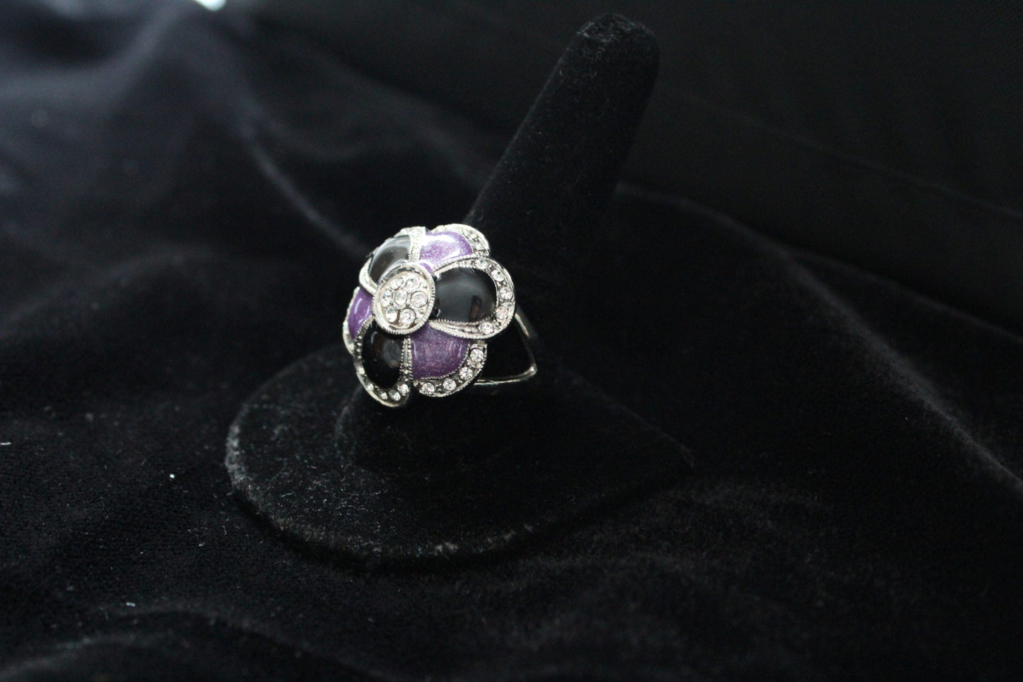 Women Black & Purple Flower Petal Ring